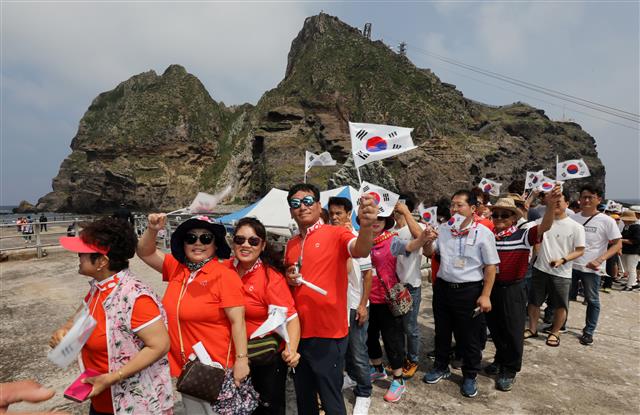 우리땅 독도 찾은 관광객들