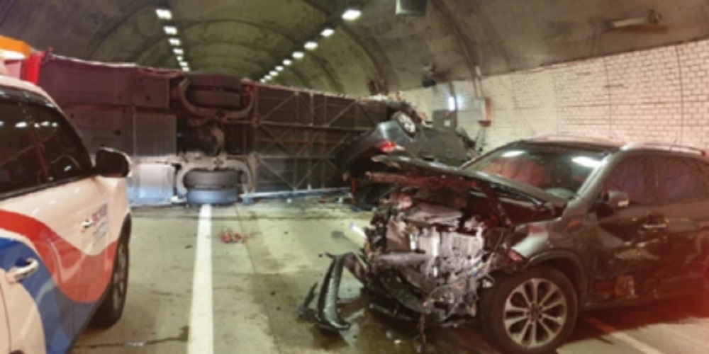 음주차량, 고속도로서 터널 3중 추돌 30명 부상…정체 극심