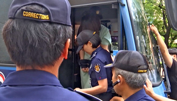 재판 위해 이송되는 고유정