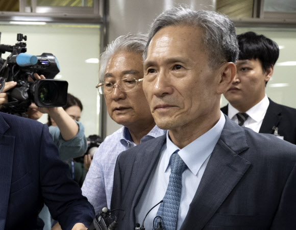 무죄 선고 받고 법정 나서는 김관진