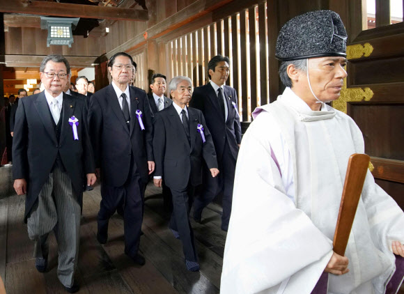 야스쿠니 찾은 일본 의원들