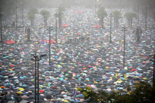 폭우에도 흔들림 없는 홍콩 집회