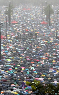폭우에도 흔들림 없는 홍콩 집회
