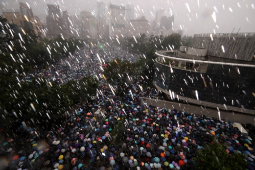 폭우 속 홍콩 대규모 집회