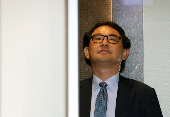 니시나가 도모후미 주한일본대사관 경제공사가 19일 오전 후쿠시마 원전 오염수 방출 문제와 관련, 서울 외교부로 초치되고 있다. 2019.8.19  연합뉴스