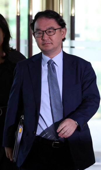 니시나가 도모후미 주한일본대사관 경제공사가 19일 오전 후쿠시마 원전 오염수 방출 문제와 관련, 서울 외교부로 초치되고 있다. 2019.8.19  연합뉴스