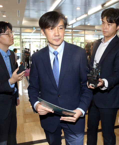 답변 마치고 사무실로