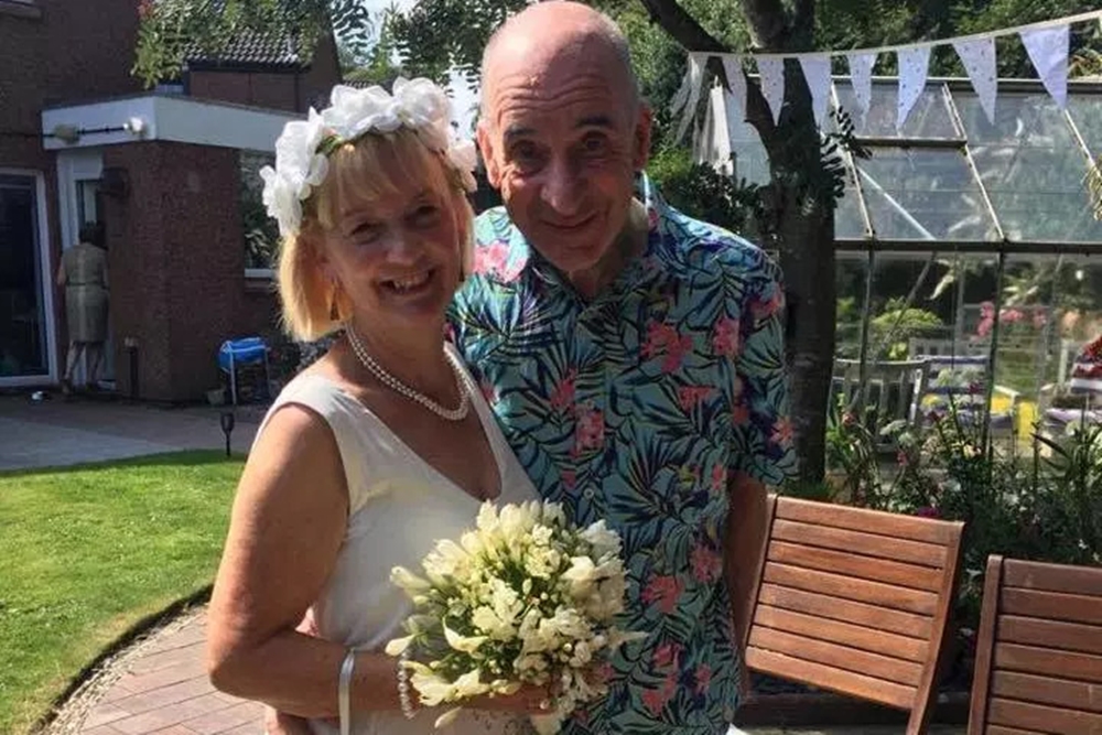 치매를 앓아 기억을 잃은 빌 던컨이 아내 앤에게 다시 청혼, 두번째 결혼을 올렸다.  페이스북