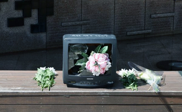이효열 작가가 지난 22일 고 이용마 기자를 추모하는 작품을 서울 마포구 상암동 MBC 앞 광장에 설치했다. [사진제공=이효열 작가]