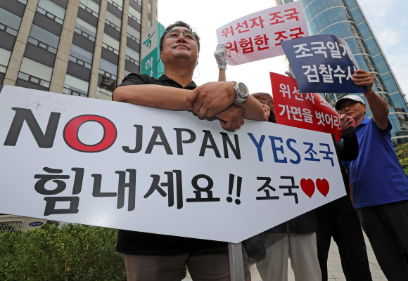 한 장소 두 목소리