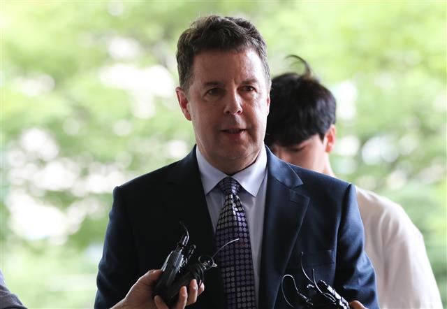 선고 공판 출석하는 로버트 할리