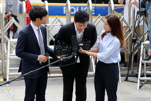 양현석 전 YG대표 경찰 출석