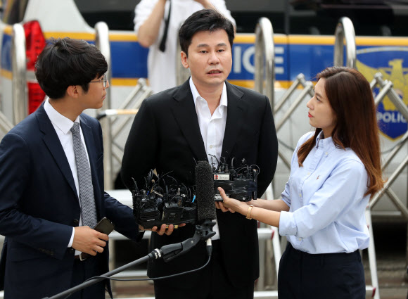 양현석 전 YG대표 경찰 출석