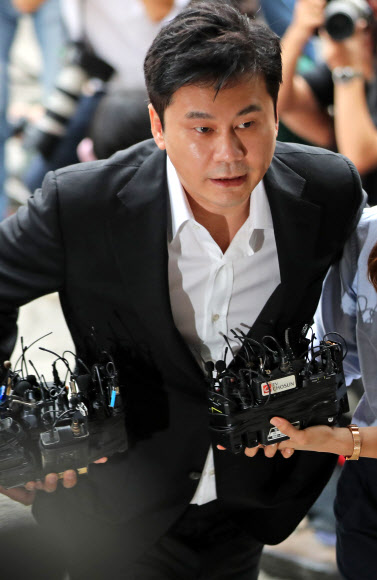 원정도박 혐의로 경찰 출석한 양현석