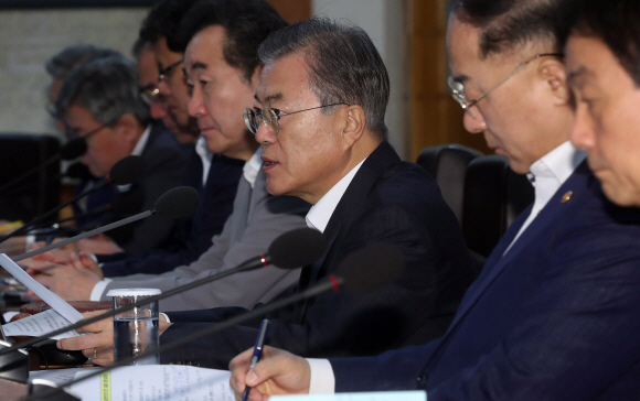 문재인 대통령이 29일 청와대에서 열린 국무회의에서 발언하고 있다. 2019. 08.29. 도준석 기자pado@seoul.co.kr