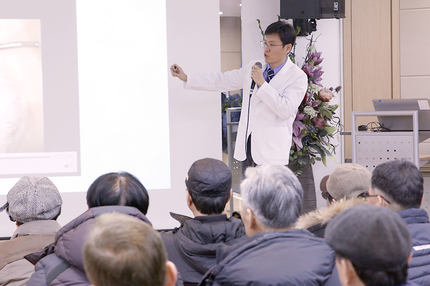 김포시 북부복지관에서 지역 어르신들에게 건강강좌를 열고 있다. 김포시 제공