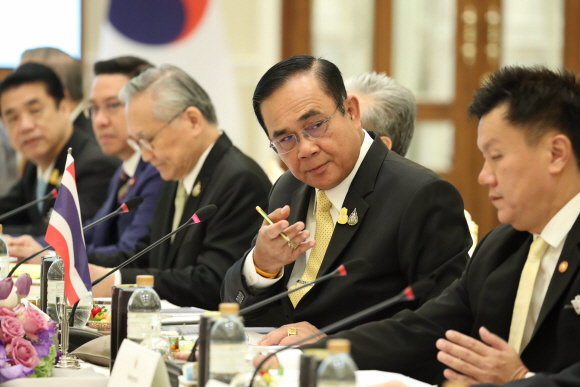 태국을 공식 방문중인 문재인 대통령이 2일 태국 방콕 총리실 청사에서 쁘라윳 짠오차와 정상회담을 하고 있다. 2019. 09.02. 도준석 기자pado@seoul.co.kr