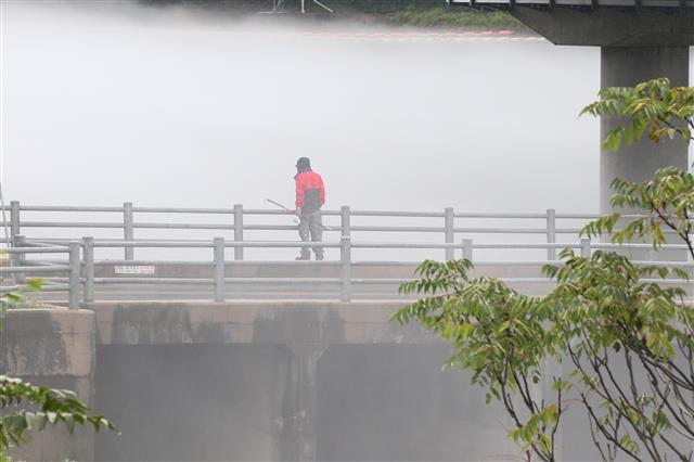 ‘물안개가 장관이네’