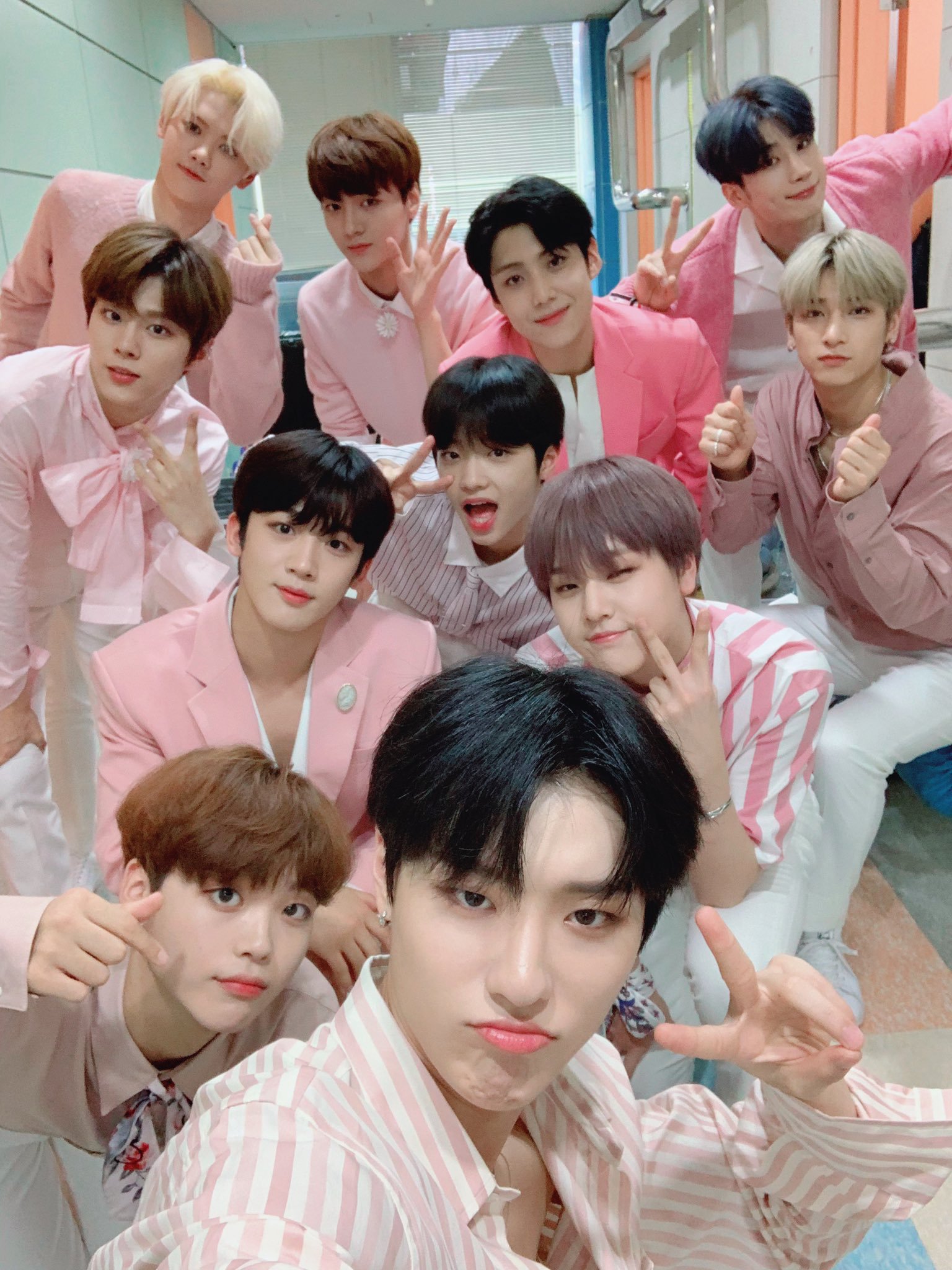 엑스원 공식 트위터 캡처