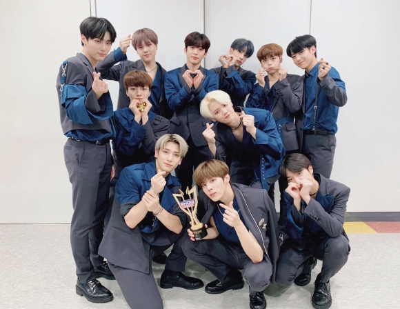 엑스원 공식 트위터 캡처