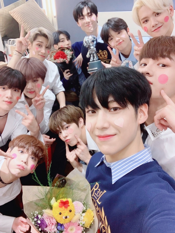 엑스원 공식 트위터 캡처