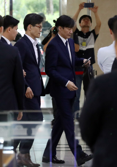 조국, 국회 도착