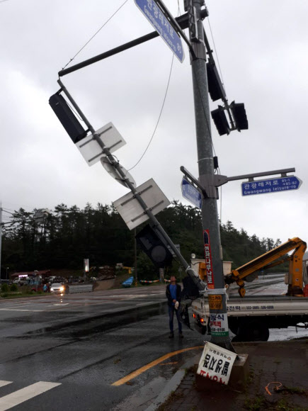 파손된 신호등