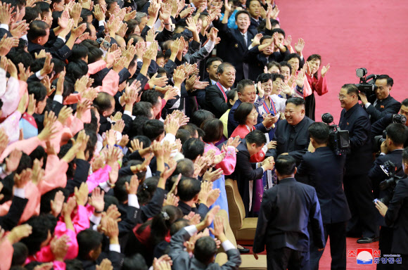 제14차 전국교원대회 참석한 김정은
