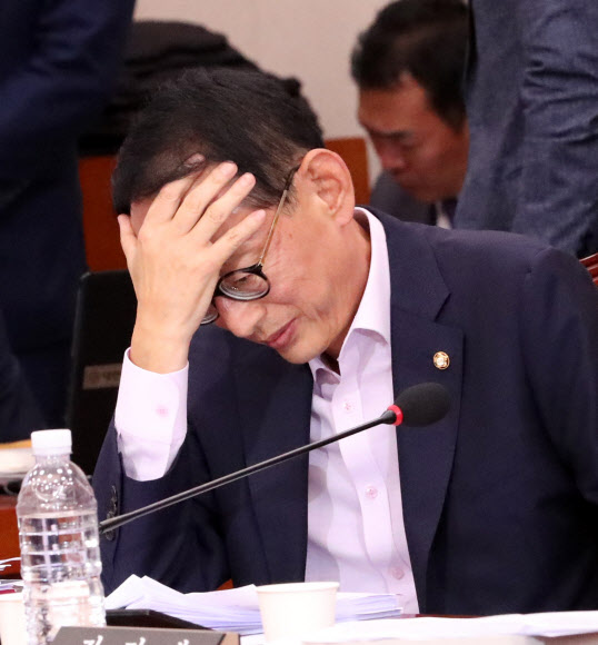 굳은 표정의 김도읍 의원