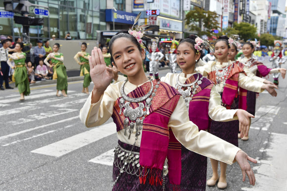원주 도심에서 ‘화려한 춤판’