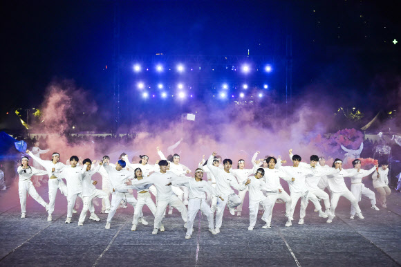 원주 도심에서 ‘화려한 춤판’