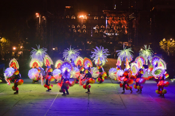 원주 도심에서 ‘화려한 춤판’
