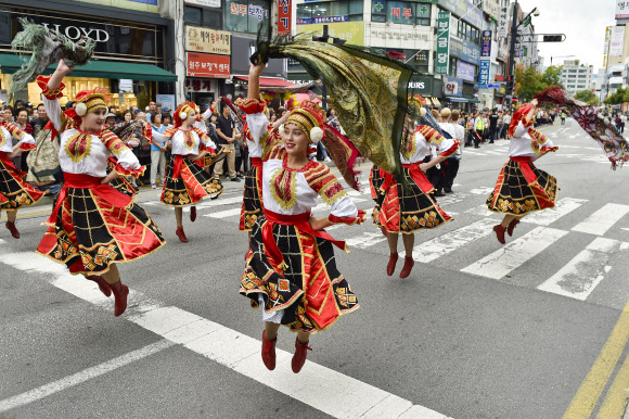 원주 도심에서 ‘화려한 춤판’