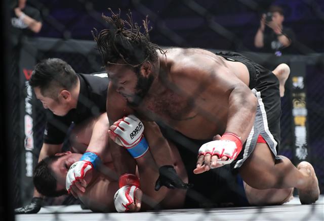 크리스 바넷 TKO승