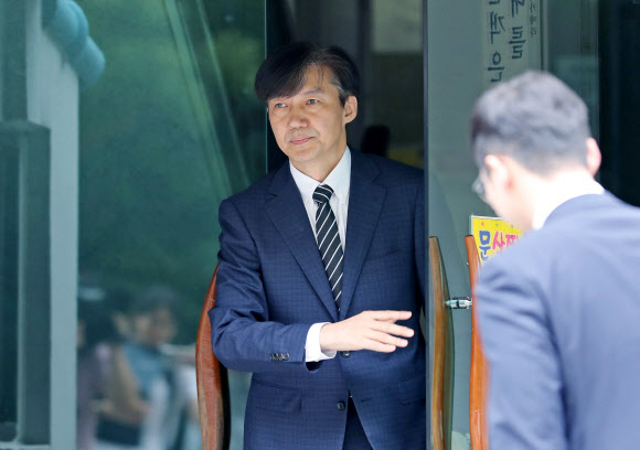 법무장관 임명된 조국 ‘청와대로’