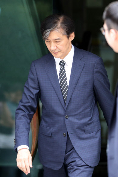 법무장관 임명된 조국 ‘청와대로’