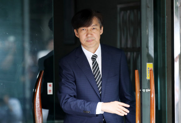 청와대 향하는 조국