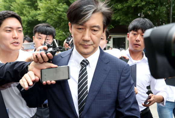 청와대로 향하는 조국 신임 법무장관