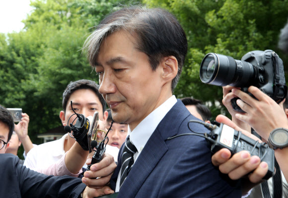 청와대로 향하는 조국 신임 법무장관