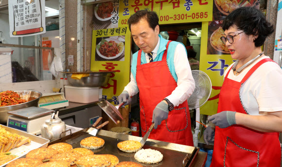 녹두전 부치는 손학규 대표