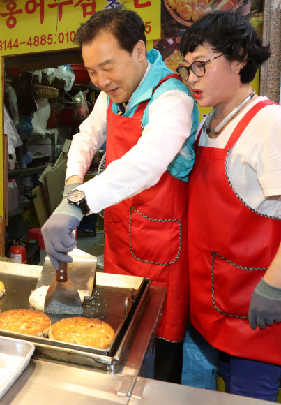 녹두전 부치는 손학규 대표