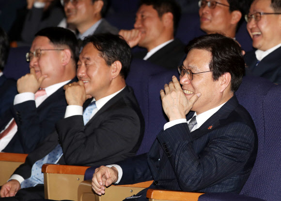 밝게 웃는 최종구 금융위원장