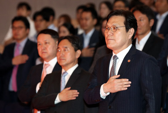 이임하는 최종구 금융위원장