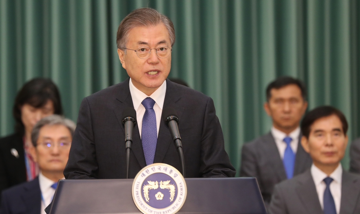 문재인 대통령이 9일 오후 청와대에서 조국 신임 법무부 장관 등에게 임명장을 수여한 후 발언하고 있다. 2019.9.9 <br>연합뉴스