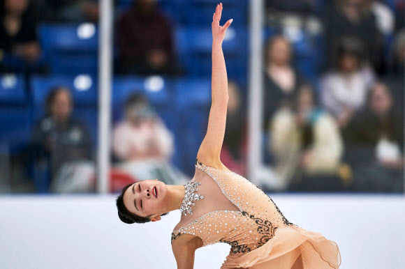 임은수가 13일(현지시간) 캐나다 온타리오 오크빌에서 열린 ‘2019 어텀 클래식 인터내셔널(Skate Canada Autumn Classic International)’ 여자 싱글 프리스케이팅에서 멋진 연기를 선보이고 있다. AFP 연합뉴스