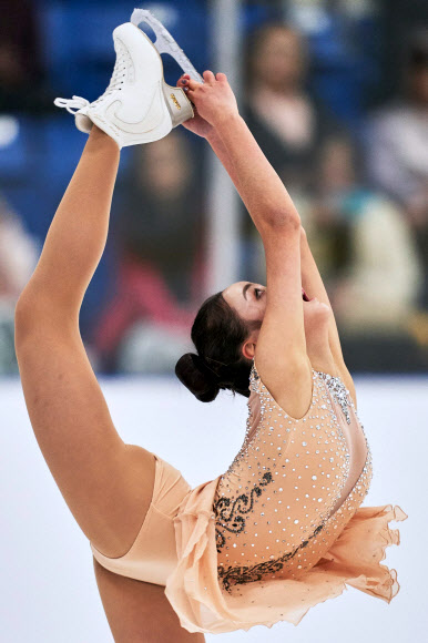 임은수가 13일(현지시간) 캐나다 온타리오 오크빌에서 열린 ‘2019 어텀 클래식 인터내셔널(Skate Canada Autumn Classic International)’ 여자 싱글 프리스케이팅에서 멋진 연기를 선보이고 있다. AFP 연합뉴스