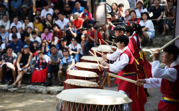 전통 공연과 함께하는 휴일