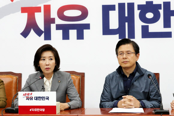 자유한국당 나경원 원내대표가 16일 국회에서 열린 최고위원회의에서 발언하고 있다. 2019.9.16  연합뉴스