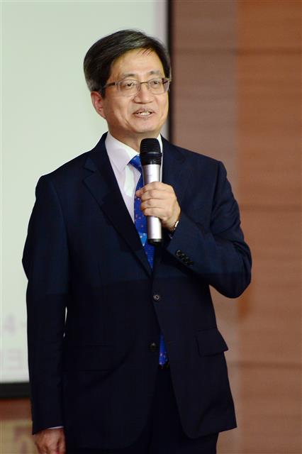 전남대 로스쿨에서 특강 하는 김명수 대법원장