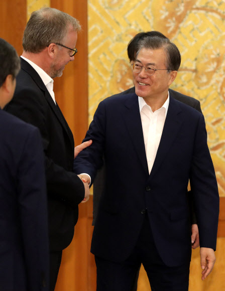 문 대통령, 국경없는기자회 사무총장 면담